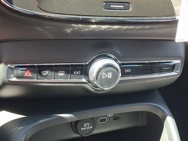 2026 Volvo XC40 B5 Core