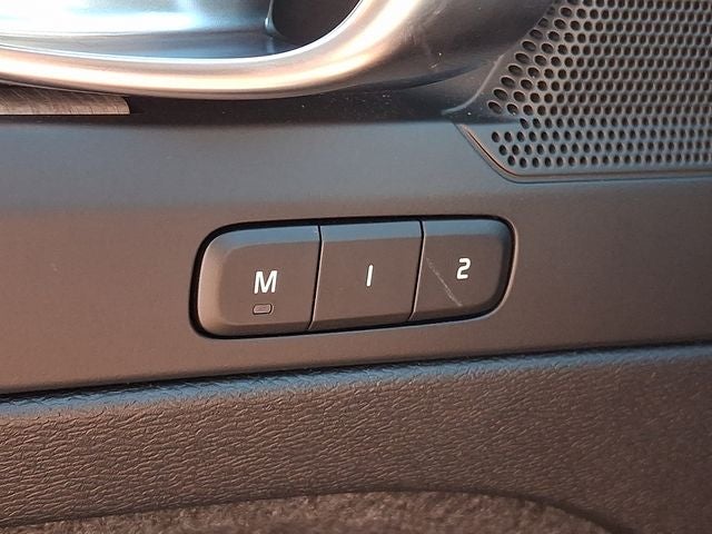 2026 Volvo XC40 B5 Core