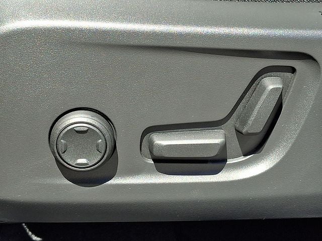 2026 Volvo XC40 B5 Core
