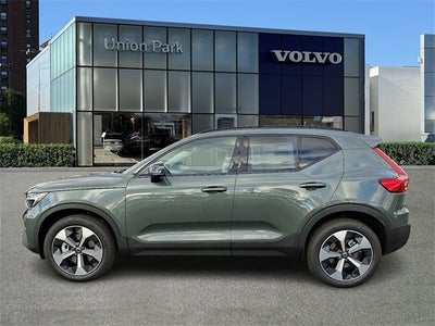 2026 Volvo XC40 B5 Core