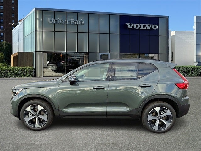 2026 Volvo XC40 B5 Core