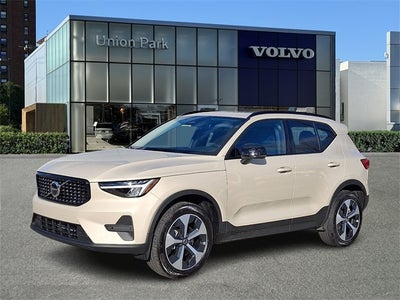 2026 Volvo XC40 B5 Core