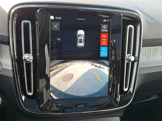 2026 Volvo XC40 B5 Core