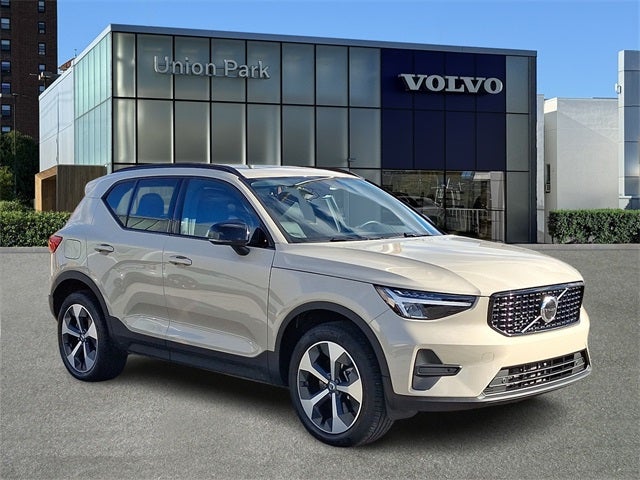 2026 Volvo XC40 B5 Core