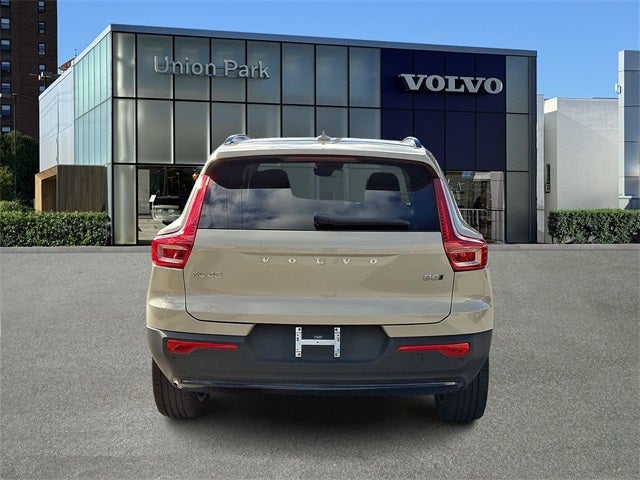 2026 Volvo XC40 B5 Core
