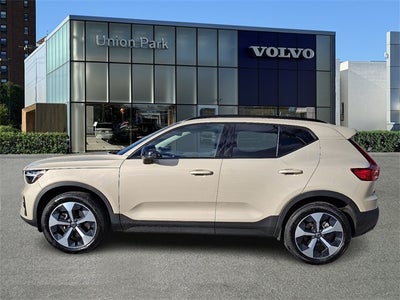 2026 Volvo XC40 B5 Core
