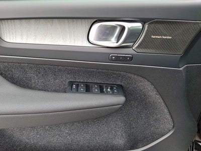 2026 Volvo XC40 B5 Ultra