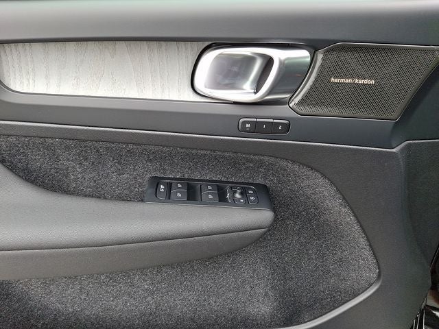 2026 Volvo XC40 B5 Ultra