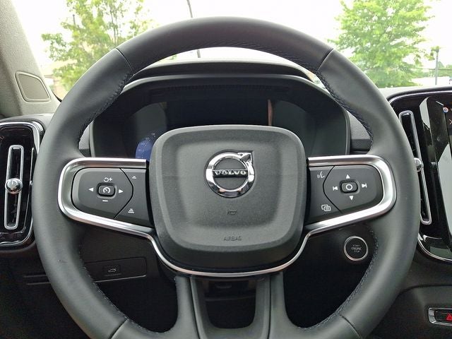 2026 Volvo XC40 B5 Ultra