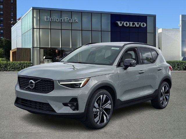 2026 Volvo XC40 B5 Ultra
