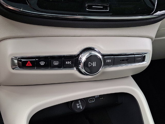 2026 Volvo XC40 B5 Ultra