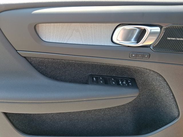 2026 Volvo XC40 B5 Ultra