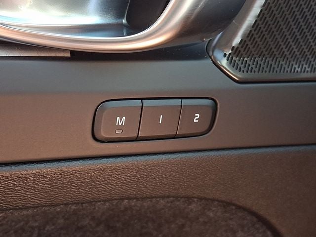 2026 Volvo XC40 B5 Ultra