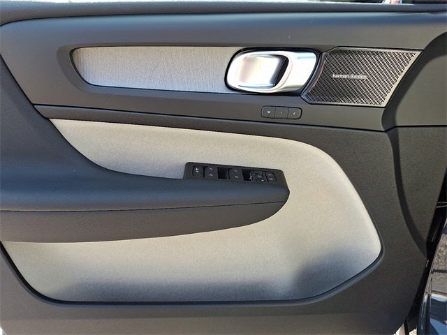 2026 Volvo XC40 B5 Ultra