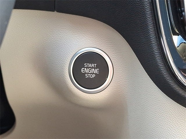 2026 Volvo XC40 B5 Ultra