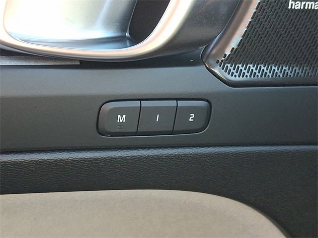 2026 Volvo XC40 B5 Ultra