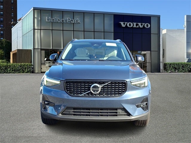 2026 Volvo XC40 B5 Ultra