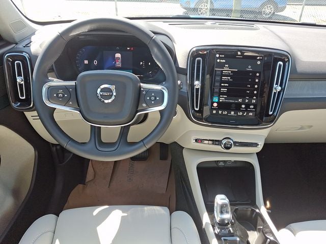 2026 Volvo XC40 B5 Ultra