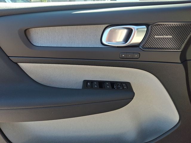 2026 Volvo XC40 B5 Ultra