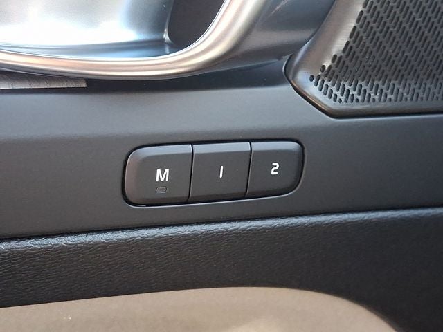 2026 Volvo XC40 B5 Ultra