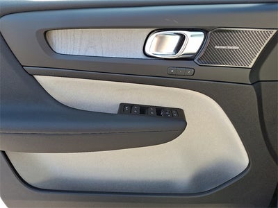 2026 Volvo XC40 B5 Ultra