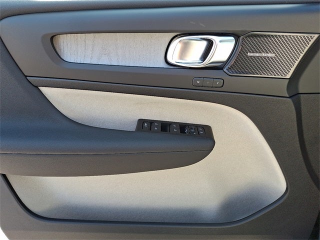 2026 Volvo XC40 B5 Ultra