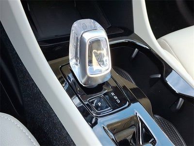 2026 Volvo XC40 B5 Ultra