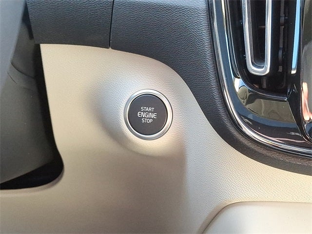 2026 Volvo XC40 B5 Ultra