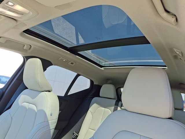 2026 Volvo XC40 B5 Ultra
