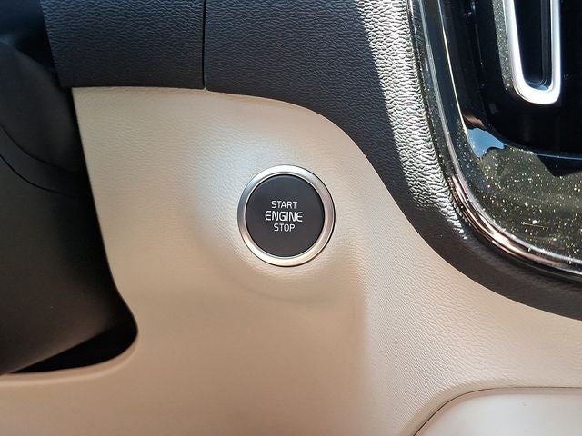 2026 Volvo XC40 B5 Ultra