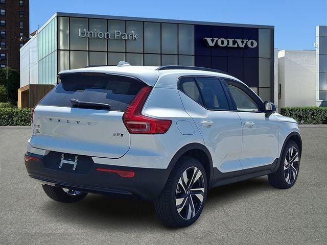 2026 Volvo XC40 B5 Ultra