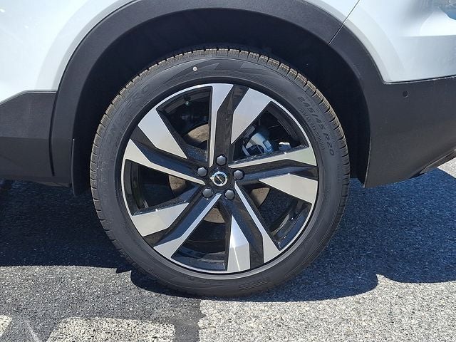 2026 Volvo XC40 B5 Ultra