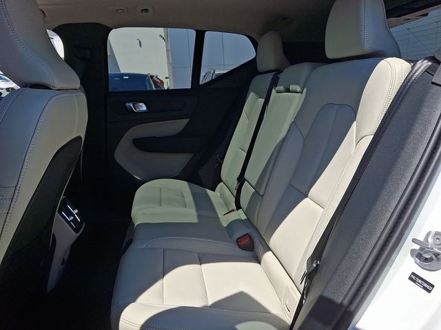 2026 Volvo XC40 B5 Ultra