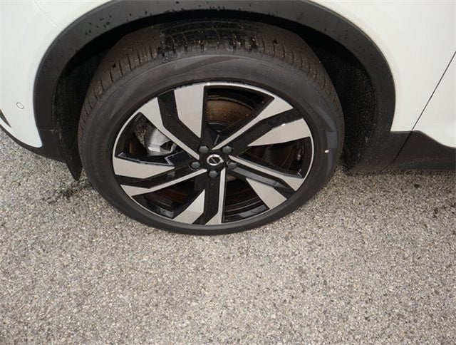 2023 Volvo XC40 B5 Plus Dark Theme