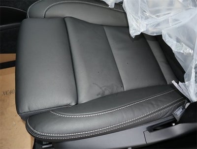 2023 Volvo XC40 B5 Plus Dark Theme