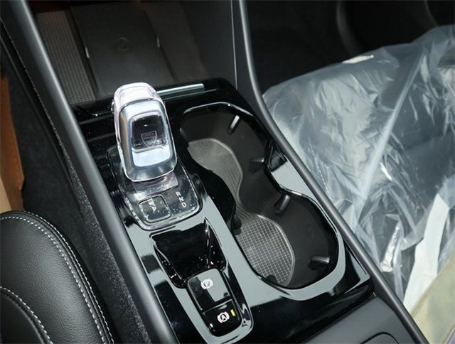 2023 Volvo XC40 B5 Plus Dark Theme