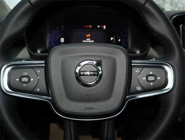 2023 Volvo XC40 B5 Plus Dark Theme