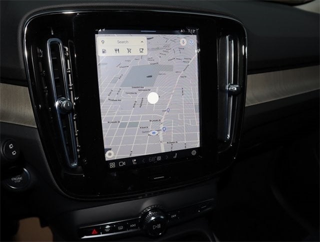 2023 Volvo XC40 B5 Plus Dark Theme