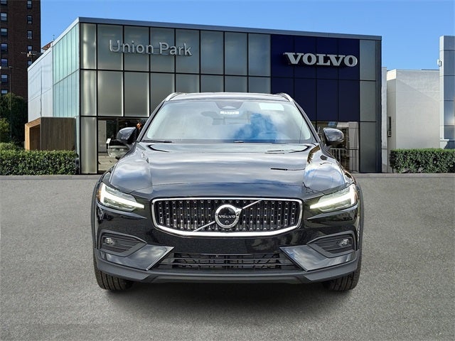 2026 Volvo V60 Cross Country B5 Plus
