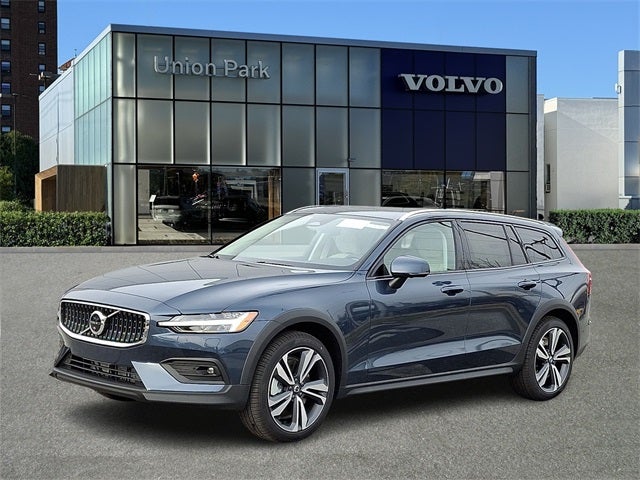 2026 Volvo V60 Cross Country B5 Plus