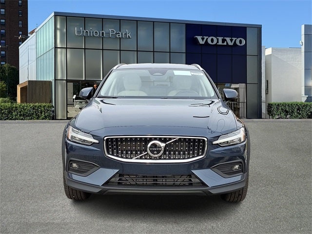 2026 Volvo V60 Cross Country B5 Plus