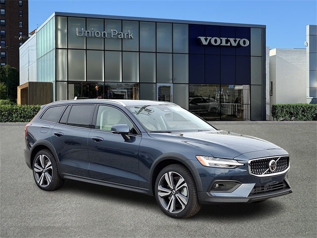 2026 Volvo V60 Cross Country B5 Plus