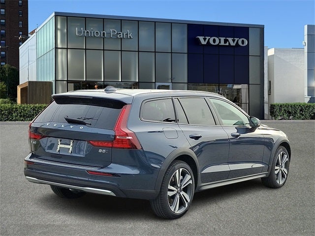 2026 Volvo V60 Cross Country B5 Plus