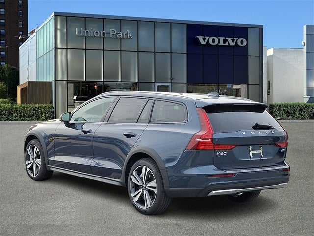 2026 Volvo V60 Cross Country B5 Plus