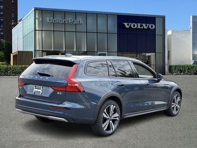 2026 Volvo V60 Cross Country B5 Plus