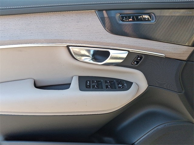 2026 Volvo XC90 B5 Plus