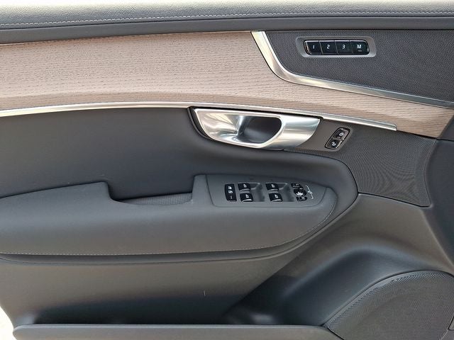 2026 Volvo XC90 B5 Plus