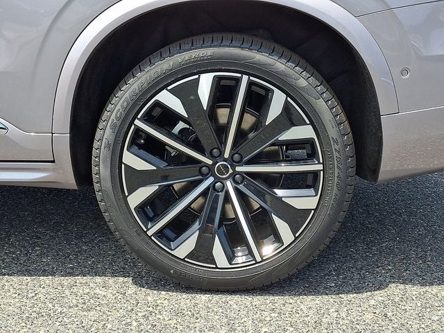 2026 Volvo XC90 B5 Plus