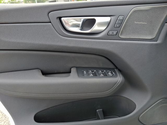 2026 Volvo XC60 B5 Ultra Black Edition