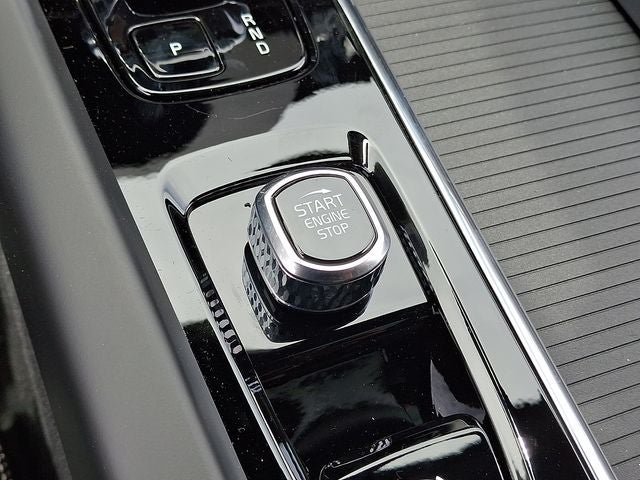 2026 Volvo XC60 B5 Ultra Black Edition